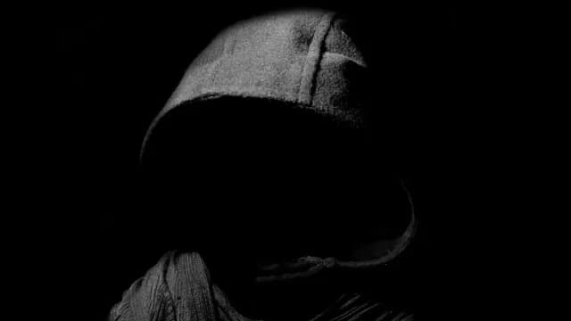 ឲ្យ​គេ​ត្រូវ​បណ្តាសា​ចុះ