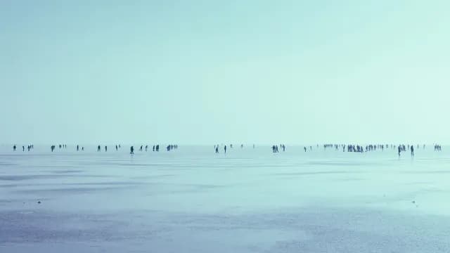 ទៅកាន់មនុស្សដ៏សាមញ្ញ