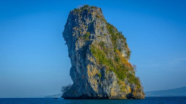 កុំ​ងាក​បែរ