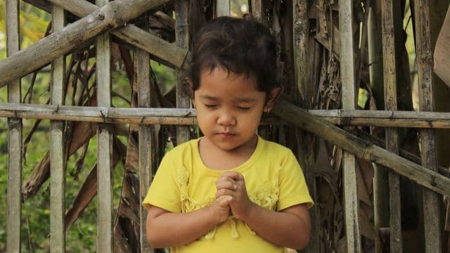 តើ​ខ្ញុំ​គួរ​អធិស្ឋានទៅកាន់ព្រះវរបិតា ព្រះយេស៊ូវ ឬក៏ព្រះវិញ្ញាណបរិសុទ្ធ?