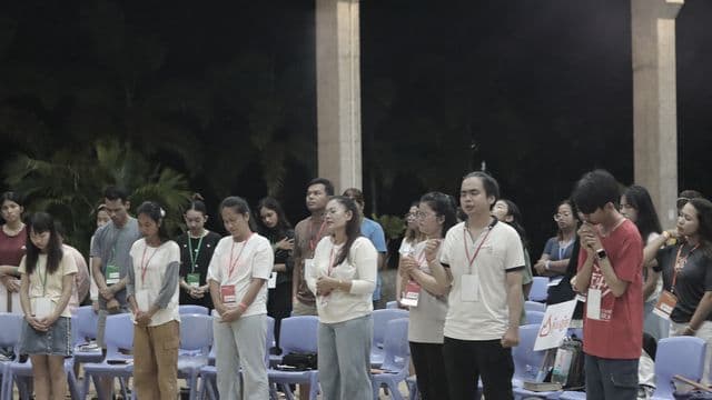 ការ​អធិស្ឋាន​នៅ​ទី​សាធារណៈ