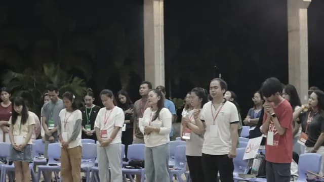 ការ​អធិស្ឋាន​នៅ​ទី​សាធារណៈ