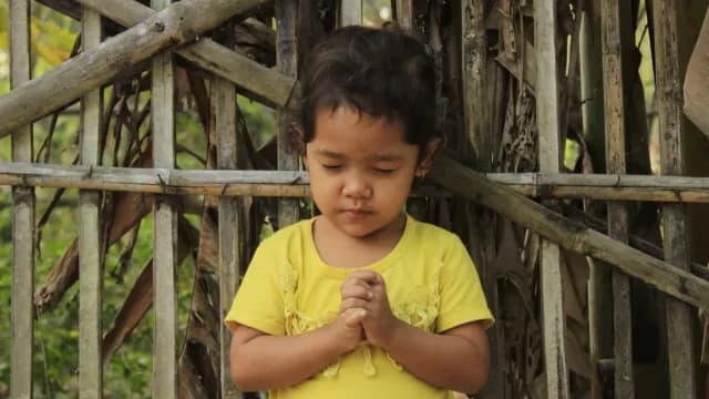 តើខ្ញុំគួរអធិស្ឋានទៅកាន់ព្រះវរបិតា ព្រះយេស៊ូវ ឬក៏ព្រះវិញ្ញាណបរិសុទ្ធ?